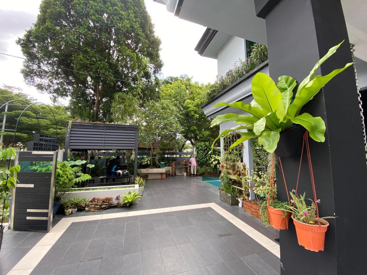 Oneriimba Private Pool & Garden Residence Johor Bahru Exterior photo