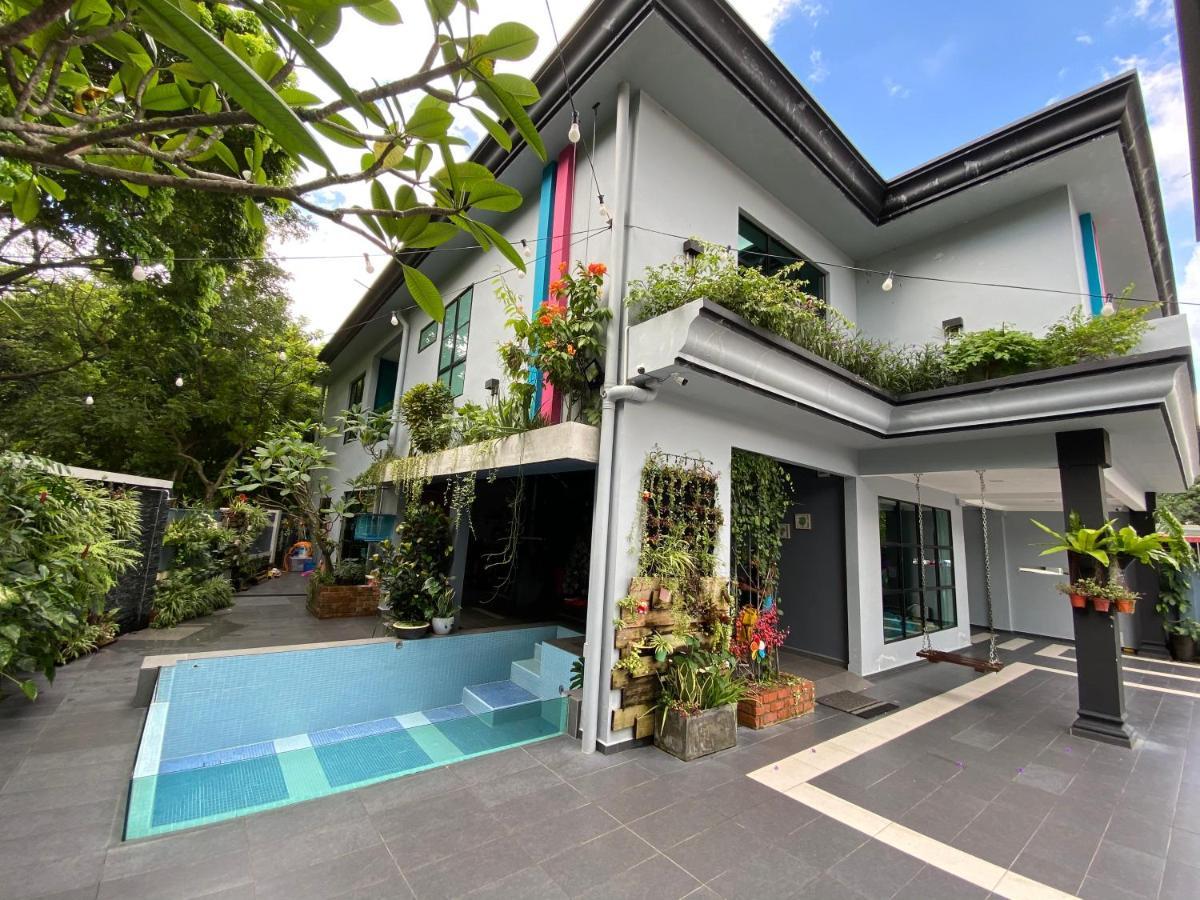 Oneriimba Private Pool & Garden Residence Johor Bahru Exterior photo